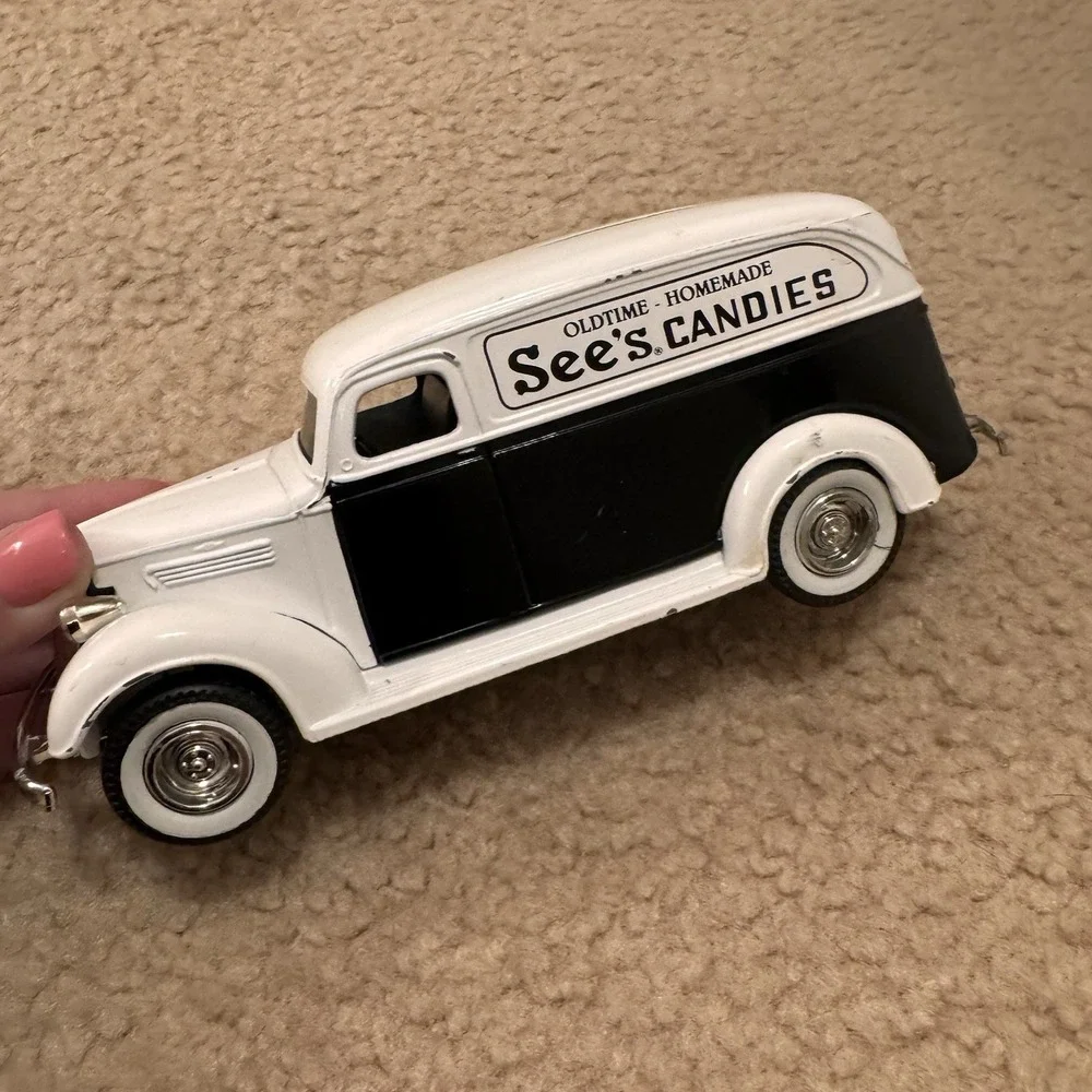 See's Candies Coin Bank ~ ERTL Die Cast 1/25 Scale 1938 Chevy Panel Delivery Van